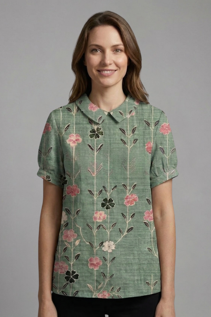 Women’s floral blouse with notch neckline and short sleeves, ideal for casual outfits and smart everyday styling.