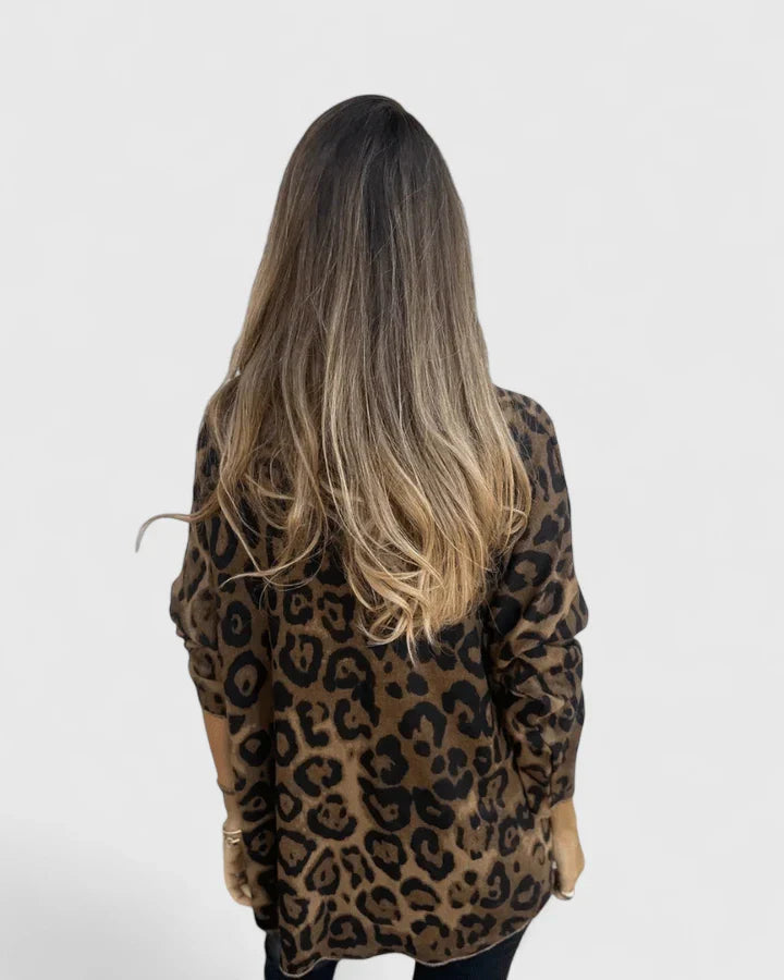 Women’s leopard print top with a relaxed fit and timeless design, ideal for everyday wear, casual outings, travel, and weekend styling.