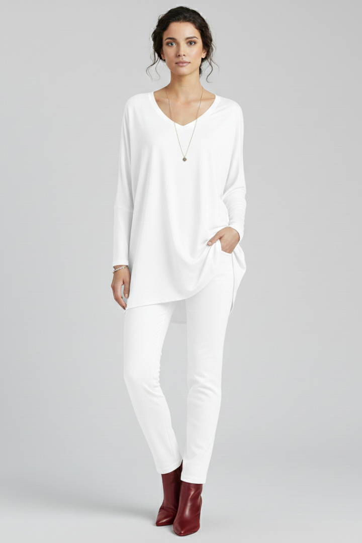 Women’s oversized V-neck shirt with long sleeves, designed for casual wear and versatile everyday outfits