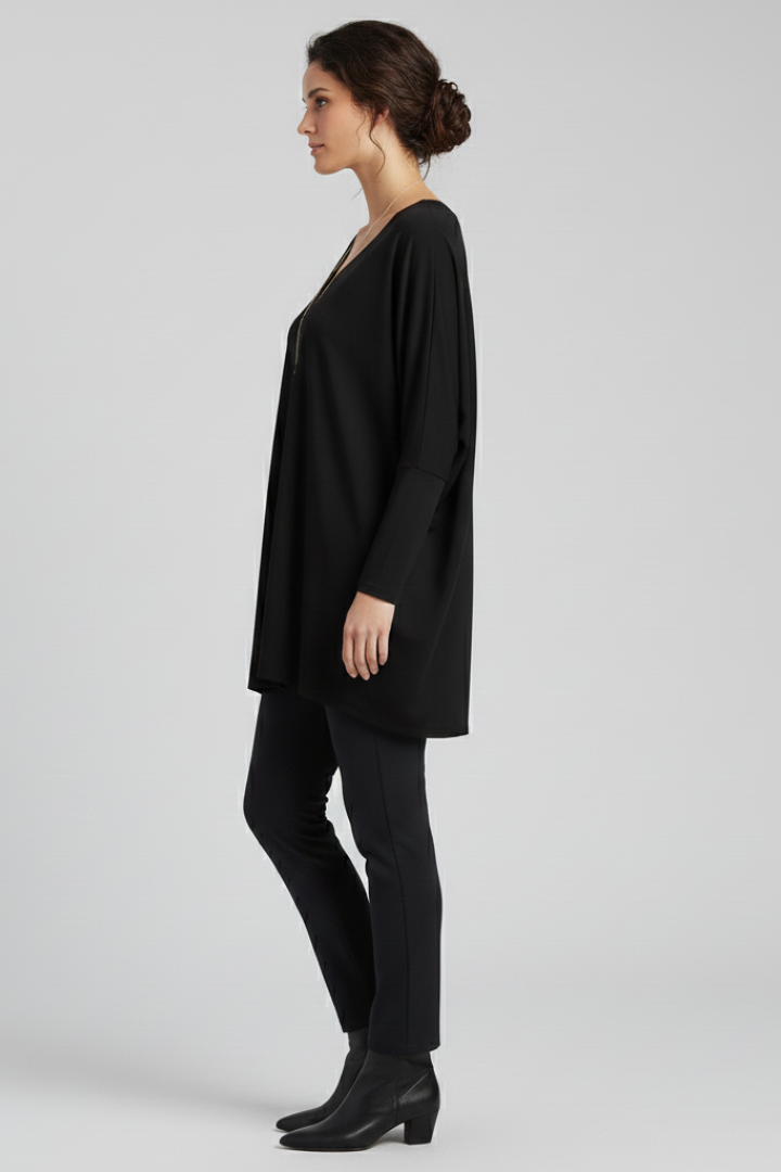 Women’s oversized V-neck shirt with long sleeves, designed for casual wear and versatile everyday outfits