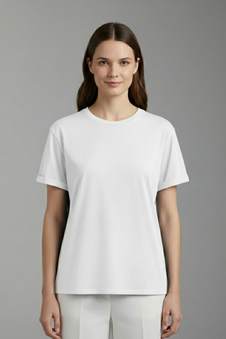 Women’s oversized T-shirt with round neckline, wide short sleeves, and dropped shoulders, suitable for casual wear and relaxed everyday styling.