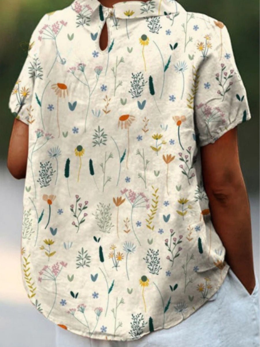 Women’s polo shirt with floral print, relaxed fit, and short sleeves, ideal for everyday wear, casual outings, and seasonal styling.