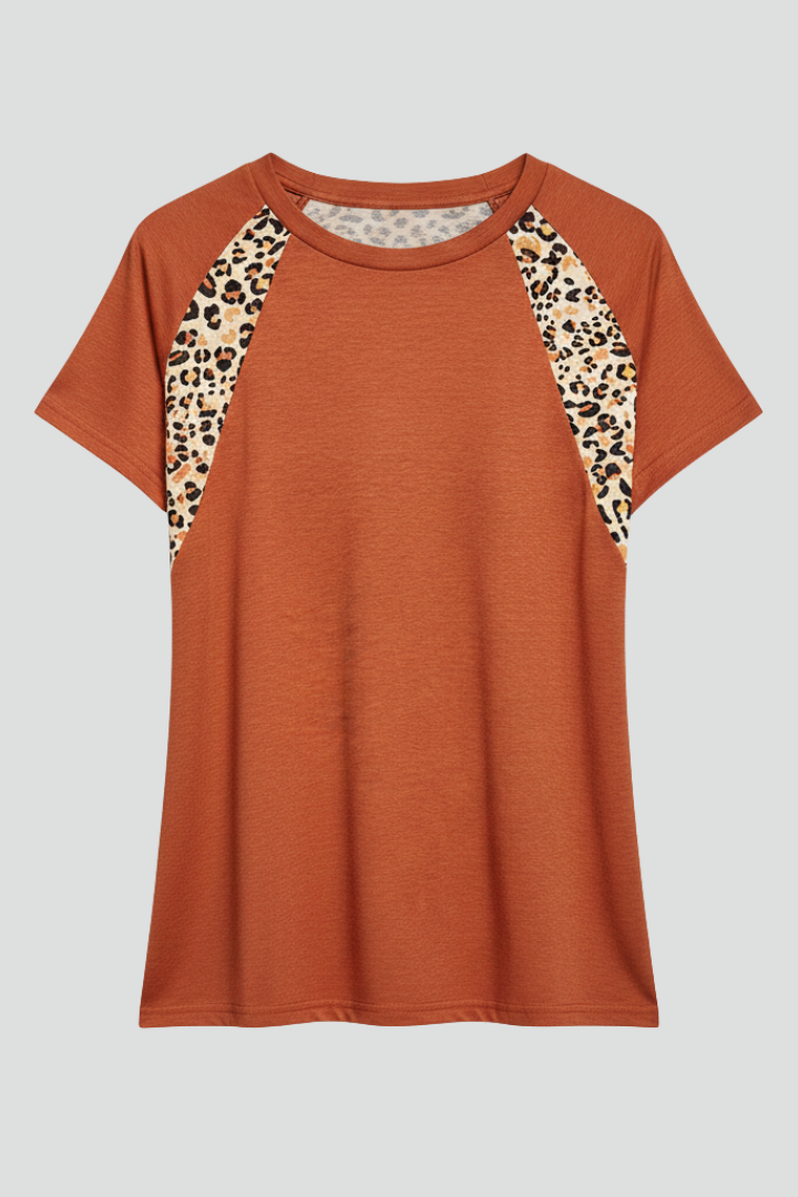 Women’s T-shirt with round neckline and printed shoulder panels, suitable for everyday wear and casual outfits.