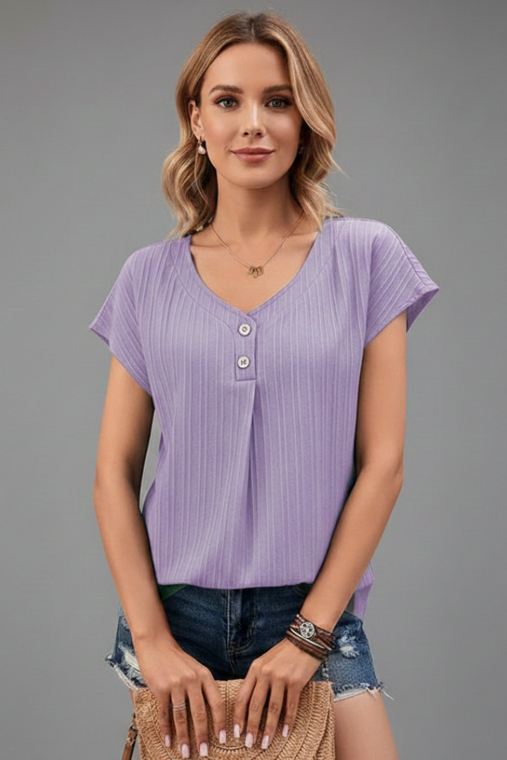 Women’s ribbed T-shirt with V-neckline and button placket, suitable for everyday wear and casual outfits.