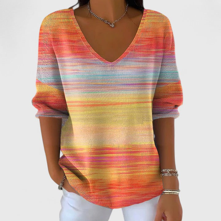 Women’s shirt with a gradient print, V-neckline, and long sleeves, ideal for everyday wear, casual outings, and seasonal layering.