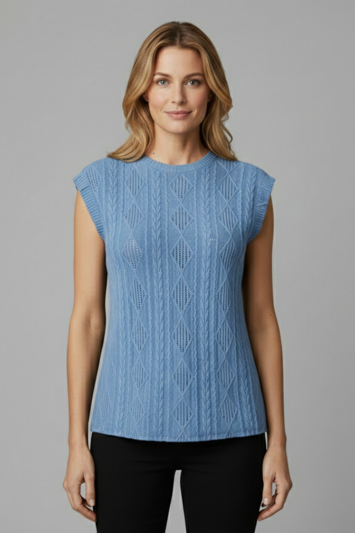 Women’s pull-on T-shirt with round neckline, cap sleeves, and geometric jacquard pattern, suitable for everyday wear and casual styling.
