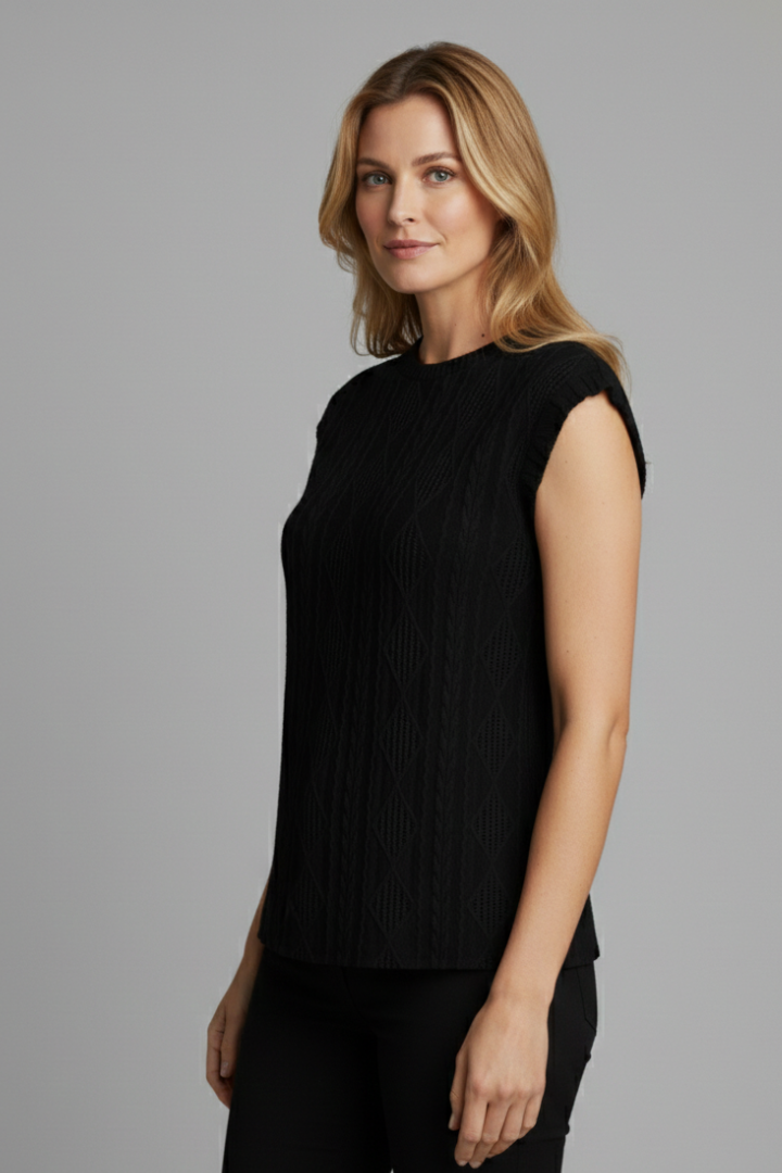Women’s pull-on T-shirt with round neckline, cap sleeves, and geometric jacquard pattern, suitable for everyday wear and casual styling.
