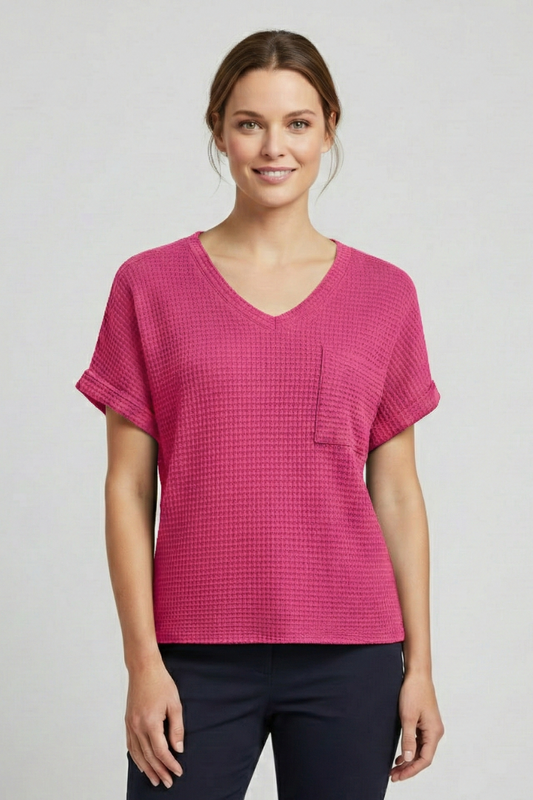 Women’s V-neck T-shirt with chest pocket and rolled sleeve cuffs, suitable for everyday wear and casual outfits.