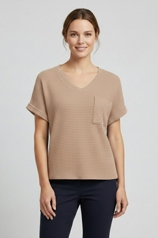 Women’s V-neck T-shirt with chest pocket and rolled sleeve cuffs, suitable for everyday wear and casual outfits.