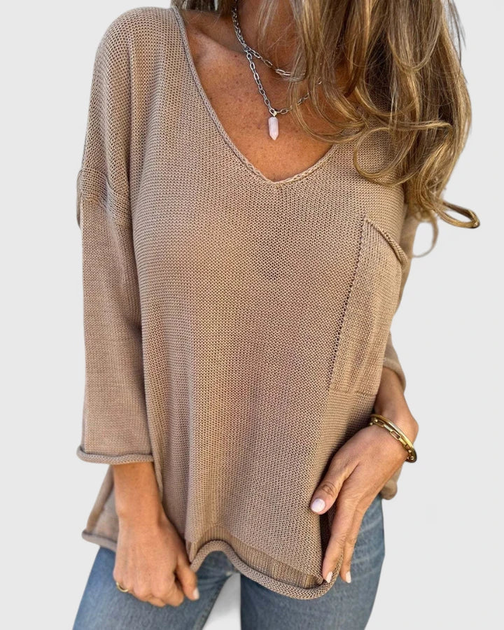 Women’s V-neck top with practical pockets and a relaxed fit, ideal for everyday wear, casual outings, and all-season styling.