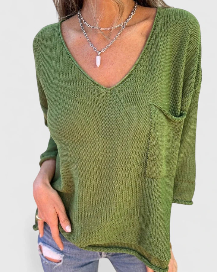Women’s V-neck top with practical pockets and a relaxed fit, ideal for everyday wear, casual outings, and all-season styling.